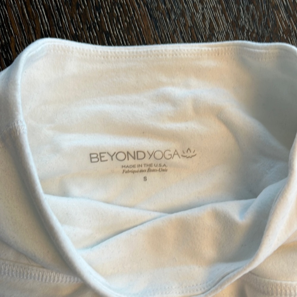 White Beyond Yoga mid rise leggings.